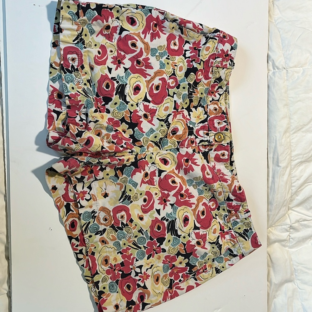 Cute retro style cotton shorts in great condition. Loft size 10 low rise.